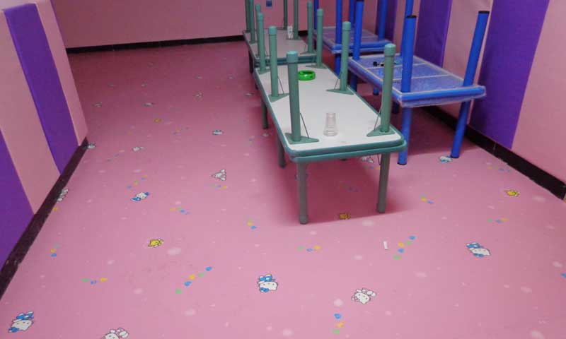 選擇PVC幼兒園地膠該注意什么？